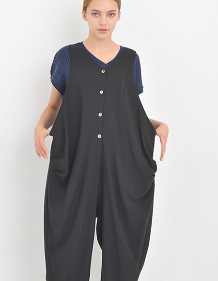 Side Design Knit “Tonie” LKL17HBL18
    2way Tuck Jump Suit “Charo” LKL17HPT13