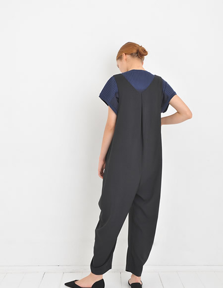 Side Design Knit “Tonie” LKL17HBL18
    2way Tuck Jump Suit “Charo” LKL17HPT13
